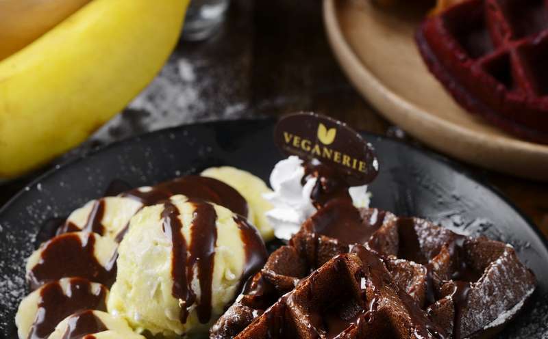 165-chocolate-banana-waffles
